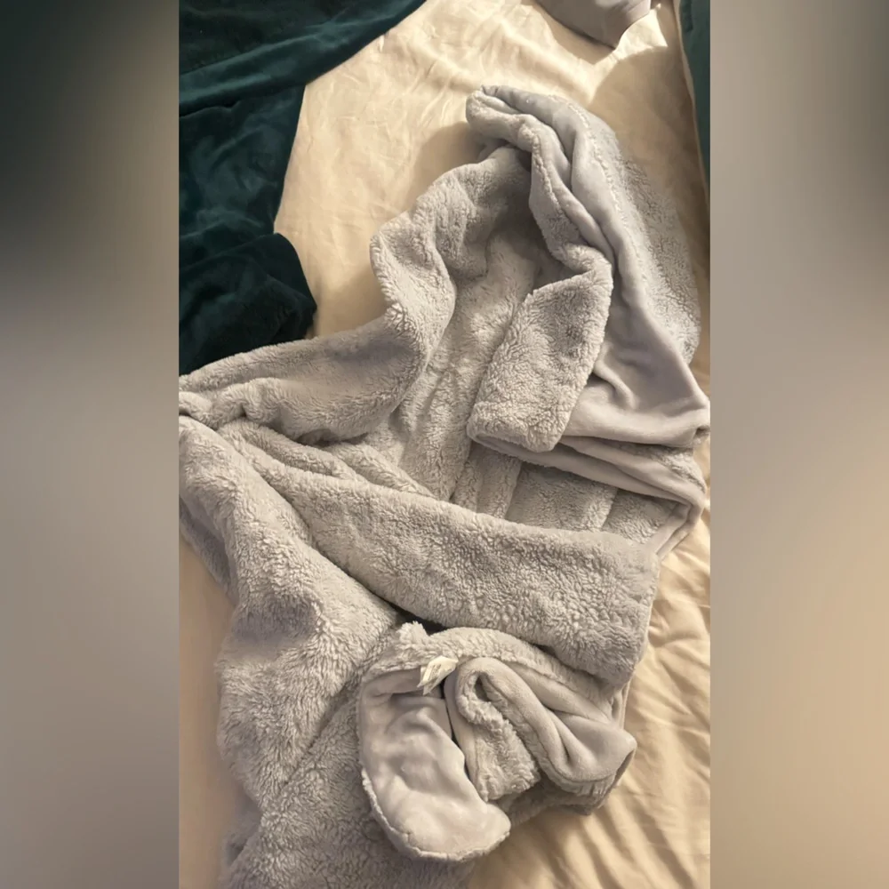 Unhide Soft Gray Blanket